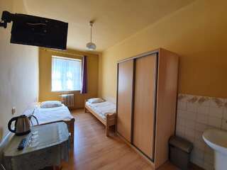 Курортные отели Dom Turysty PTTK w Bielsku - Białej Бельско-Бяла Бюджетный двухместный номер с 2 отдельными кроватями-2